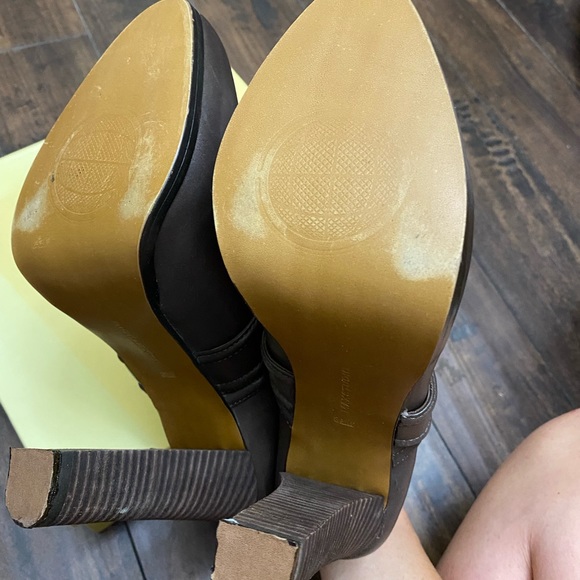 Ankle bootie, heel - Picture 7 of 11